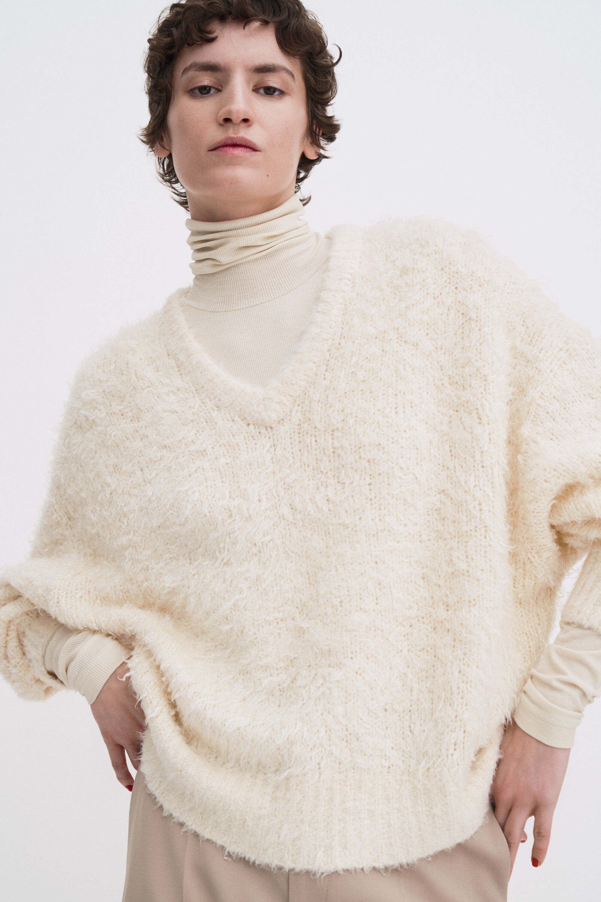 Fluffy Silk V-Neck Sweater - Off-White | FILIPPA K