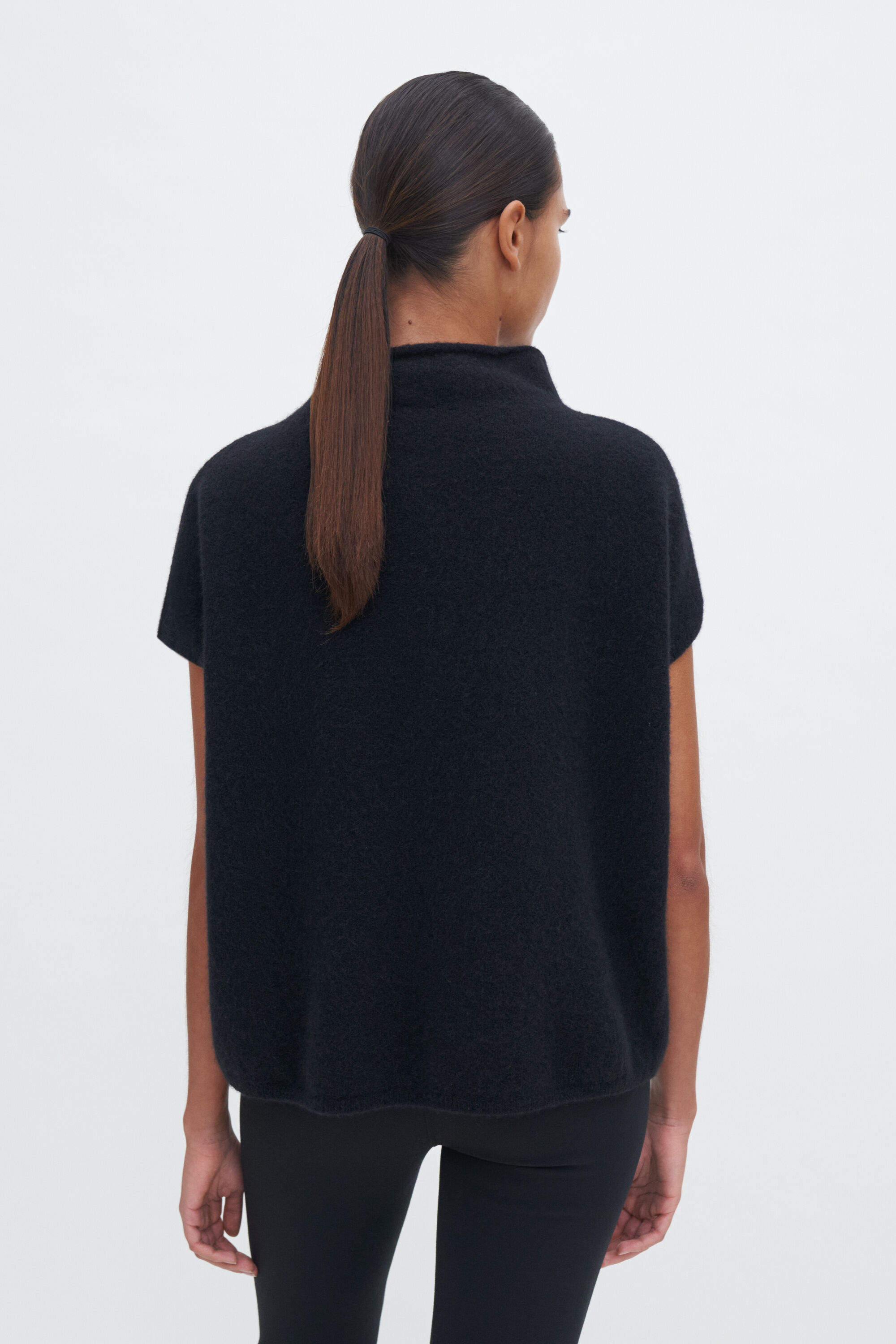 Tシャツ・カットソー FILIPPA K Women Tops 306111433 BLACK Glossy Jersey Shirt - Black | Filippa K