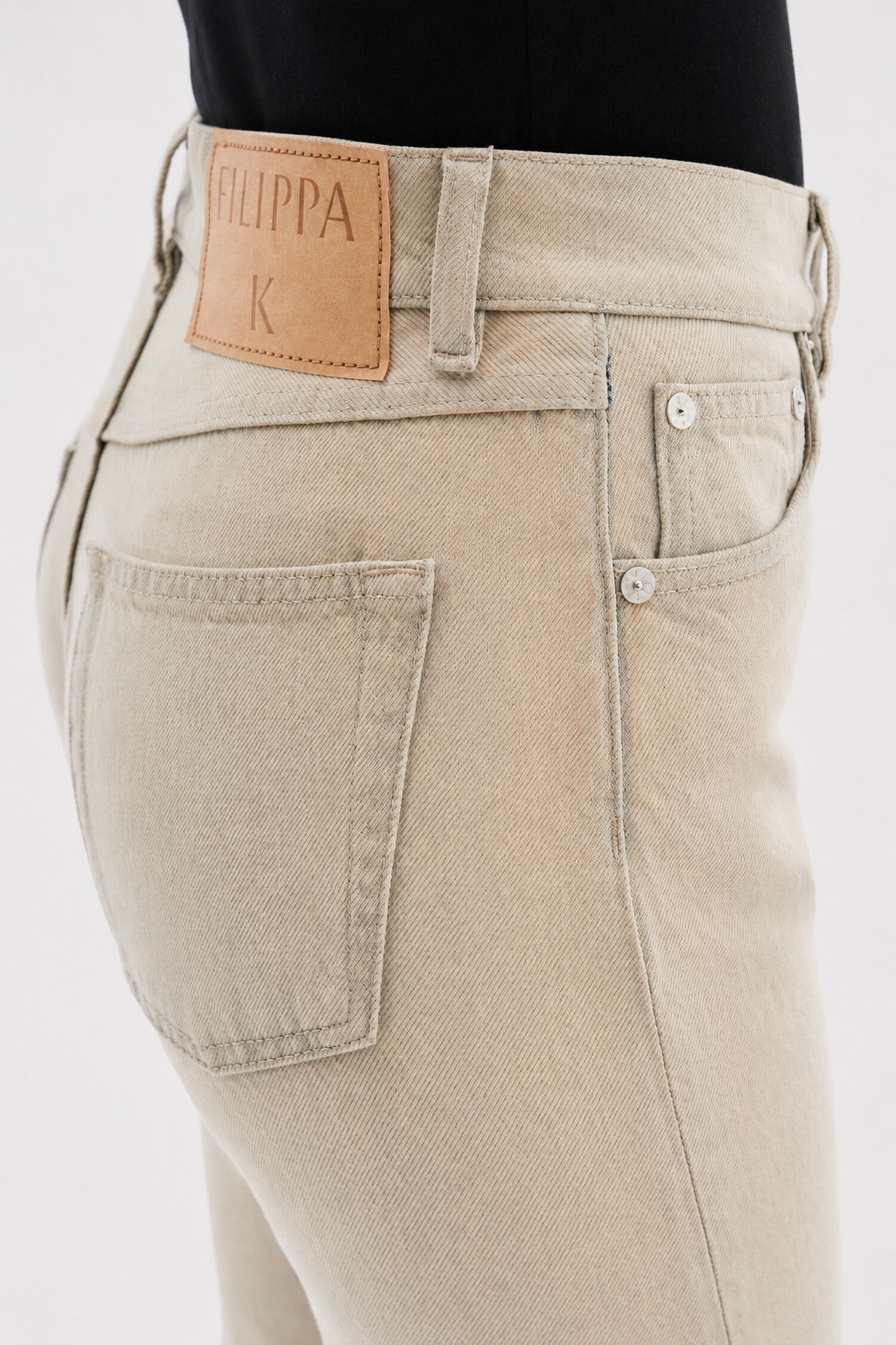 93 Straight Jeans