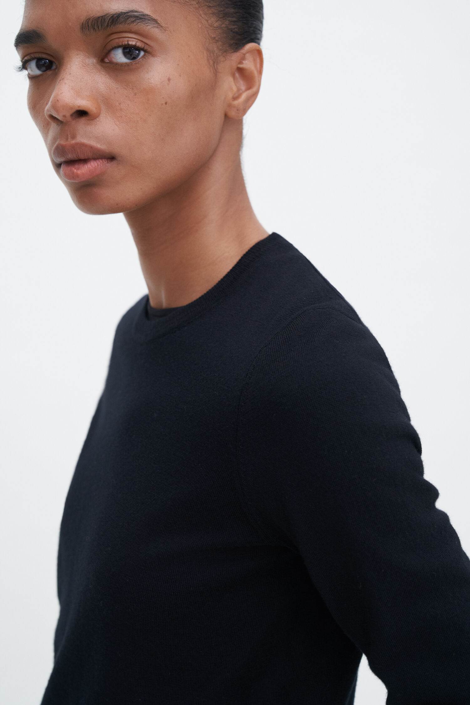 Merino R-neck Sweater