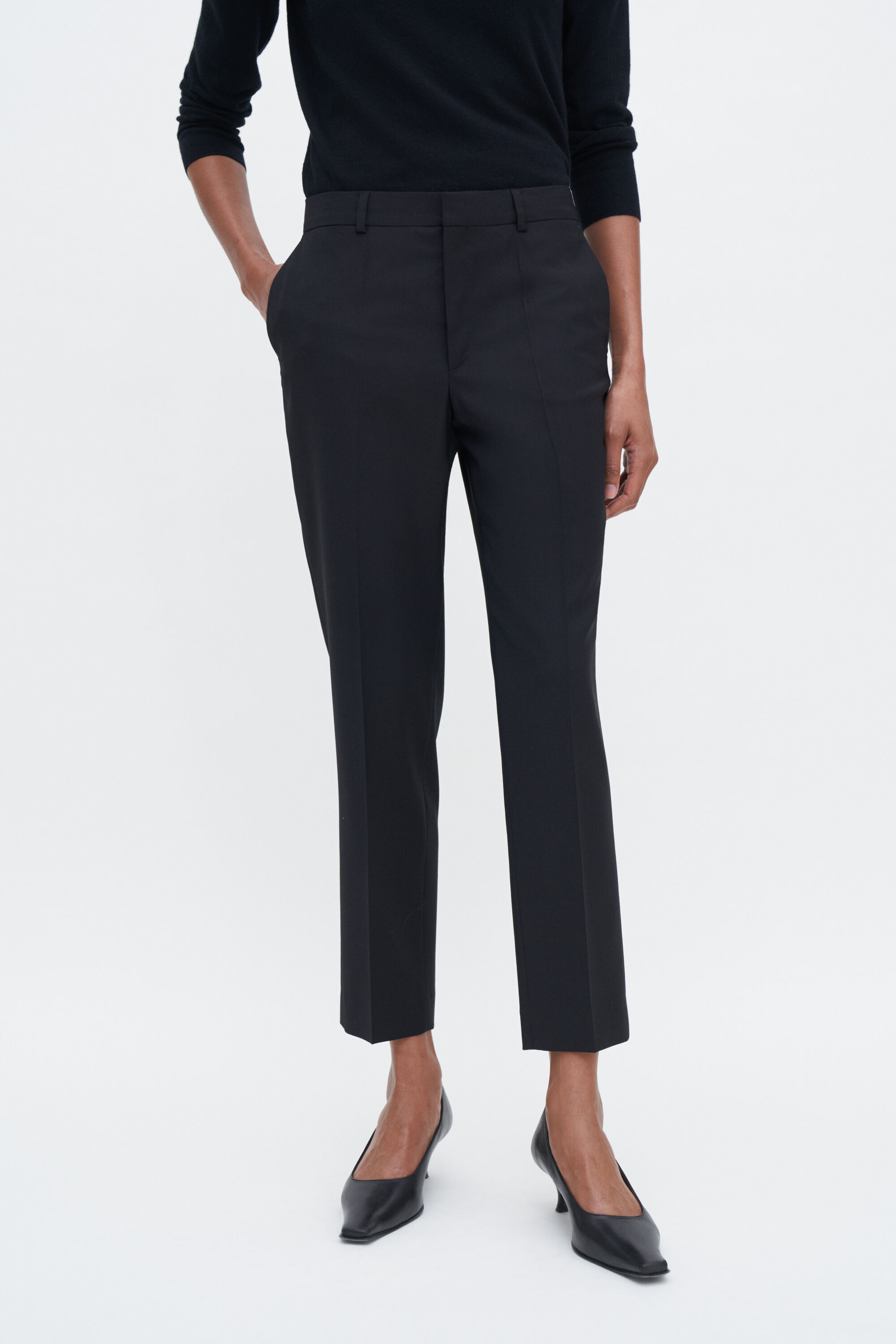 パンツ Filippa K Black Technical Fabric With Medium Rise Relaxed Pleated Trousers - Black | Filippa K