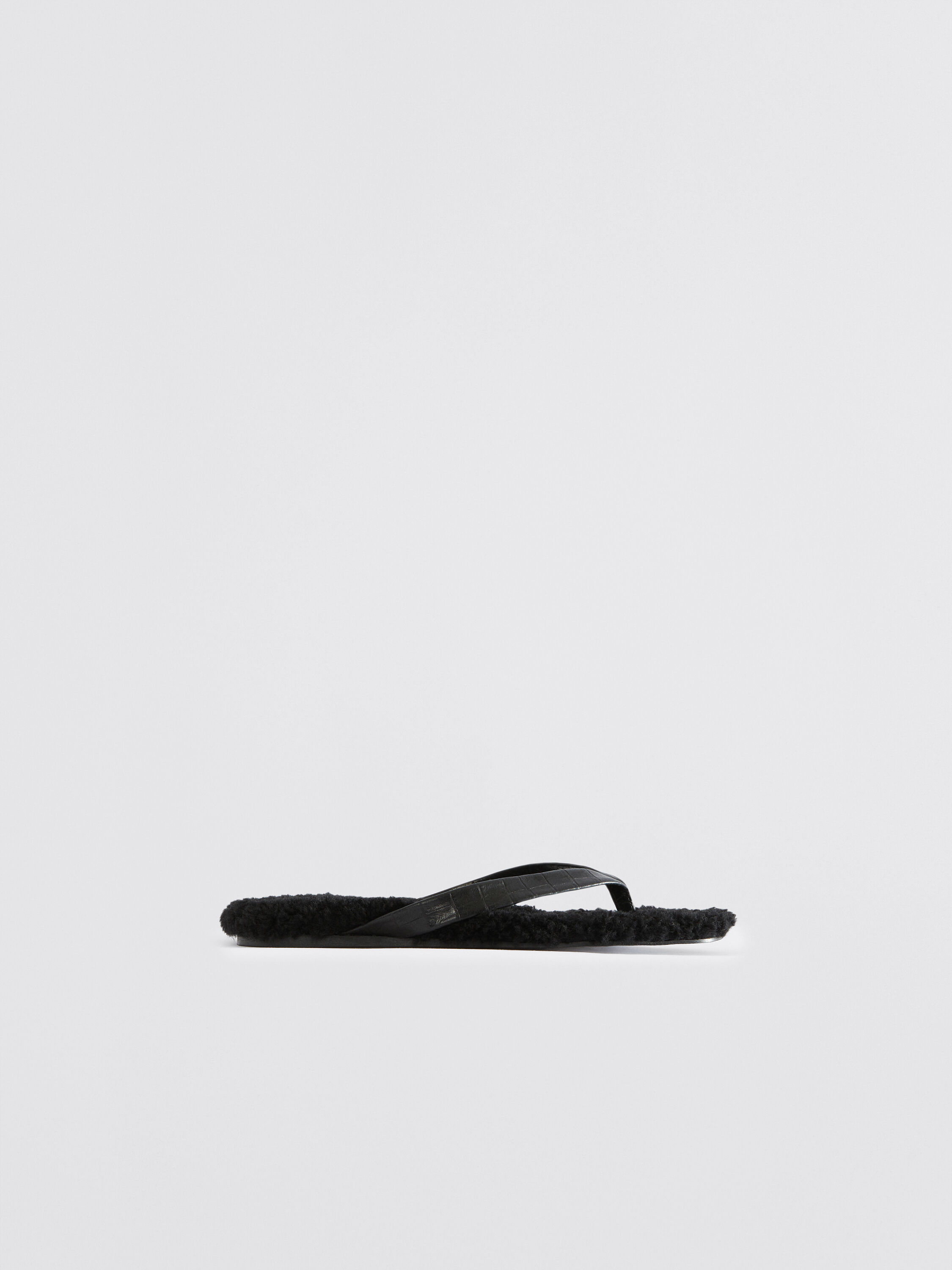 Black top flip flops