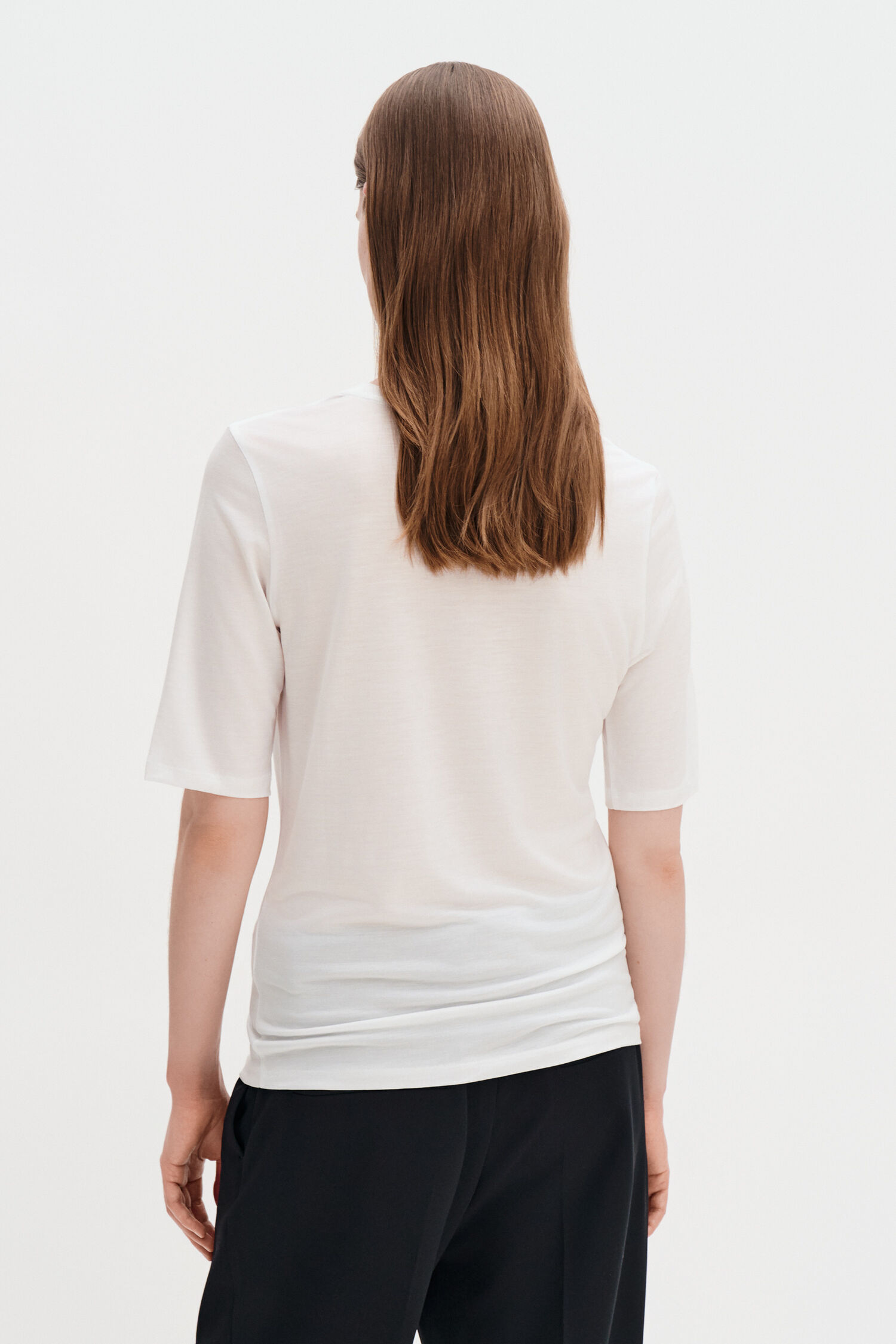 Elena Tee