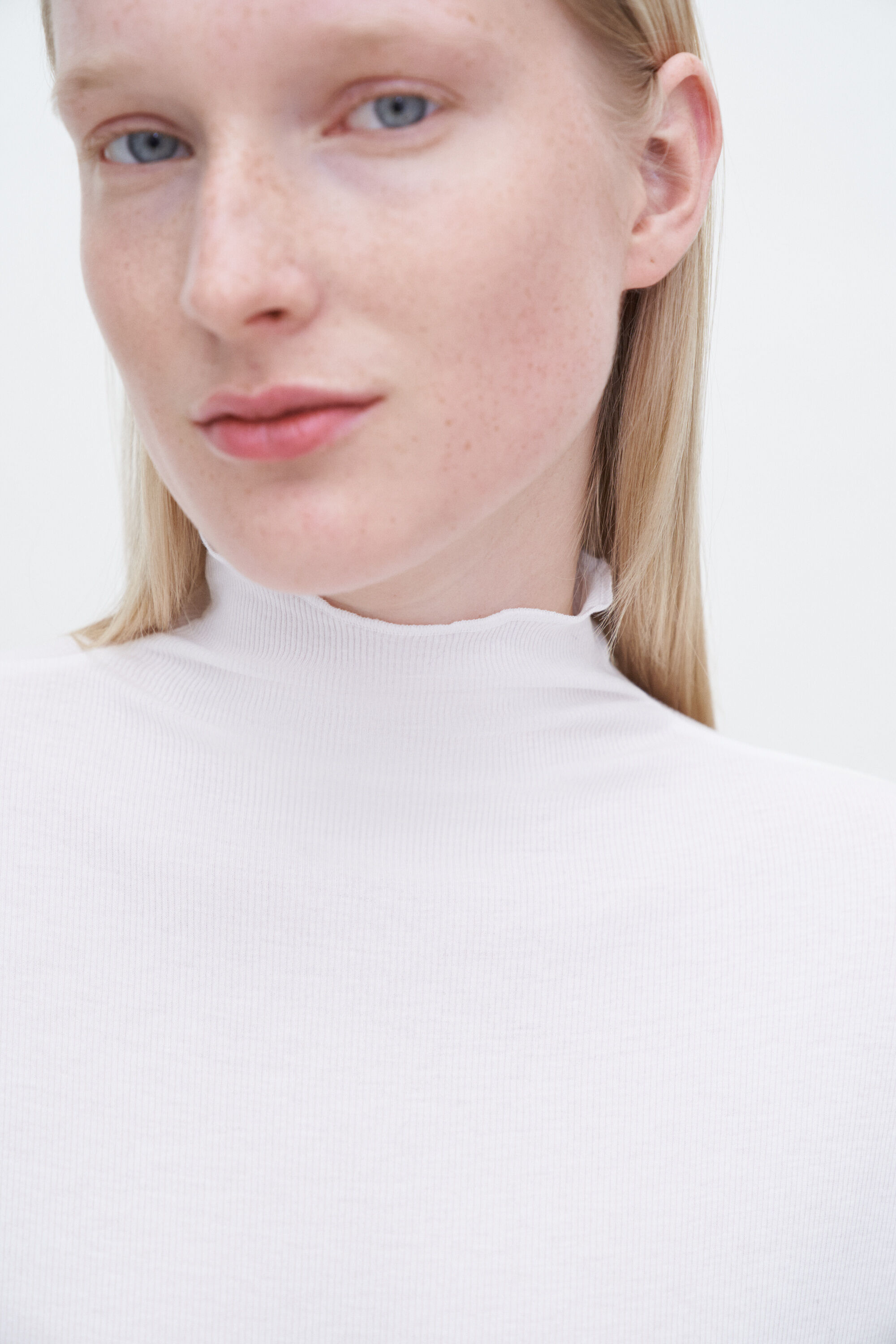Rib Mock Neck Top - White | FILIPPA K