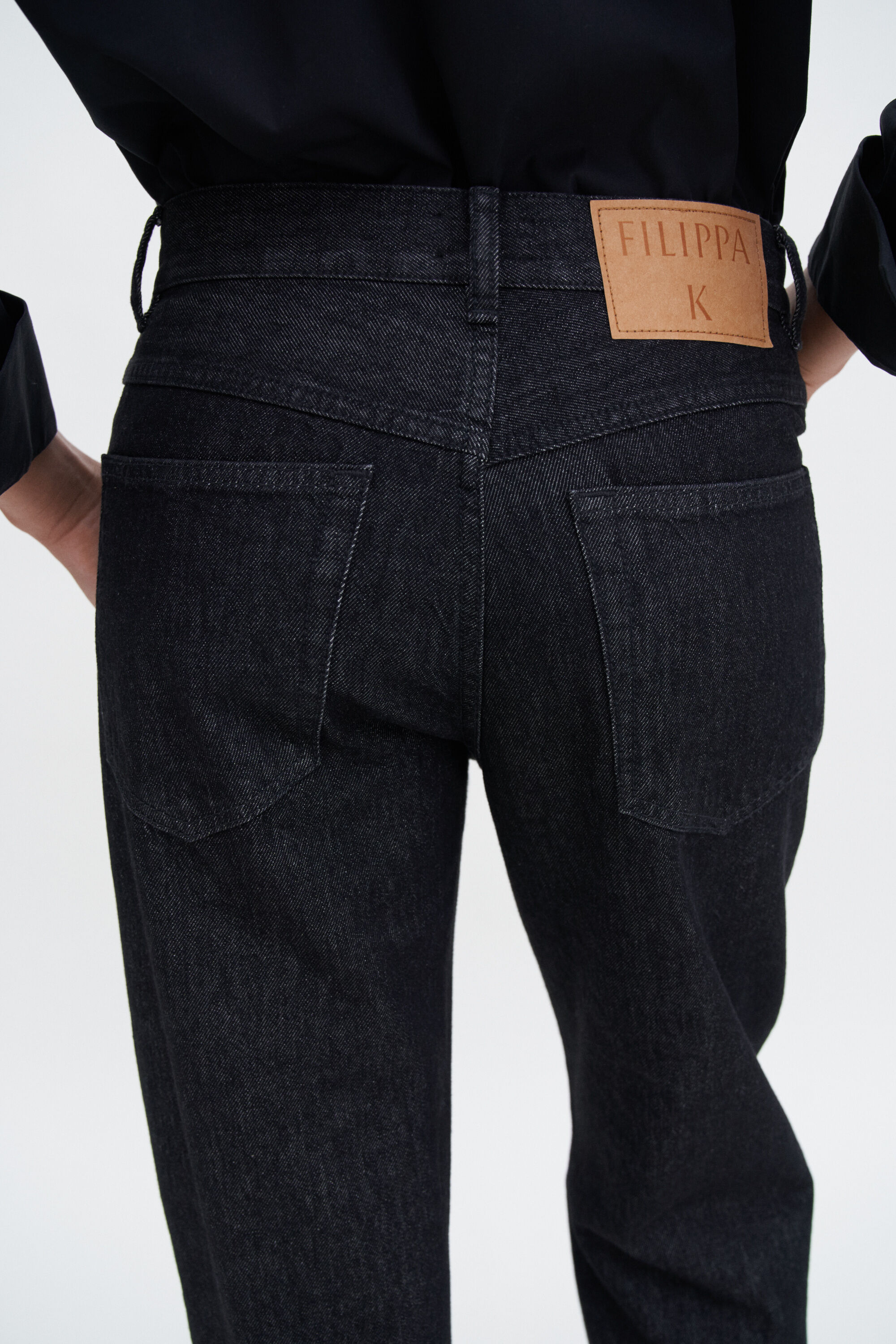 Tapered Jeans - Black Wash | Filippa K