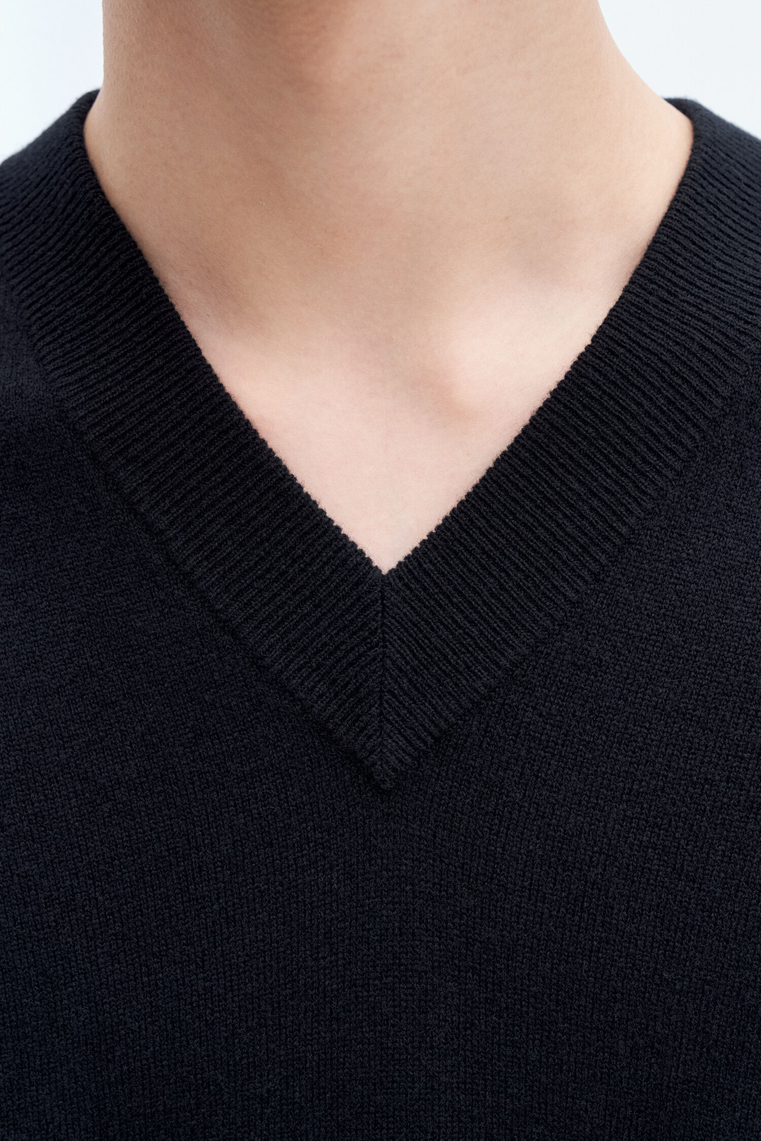 Lambswool Vest - Black | FILIPPA K