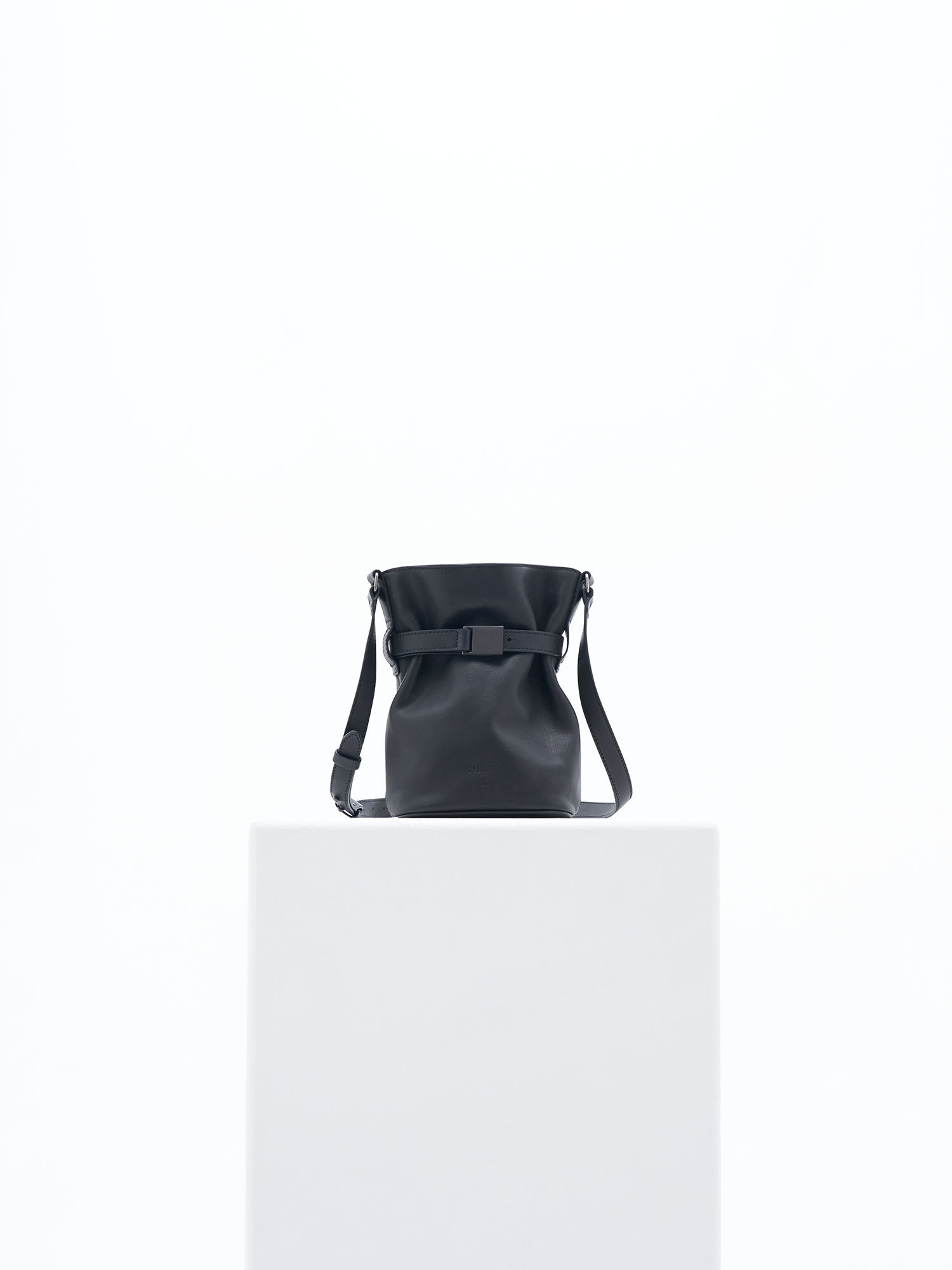 Filippa k online shelby bucket bag