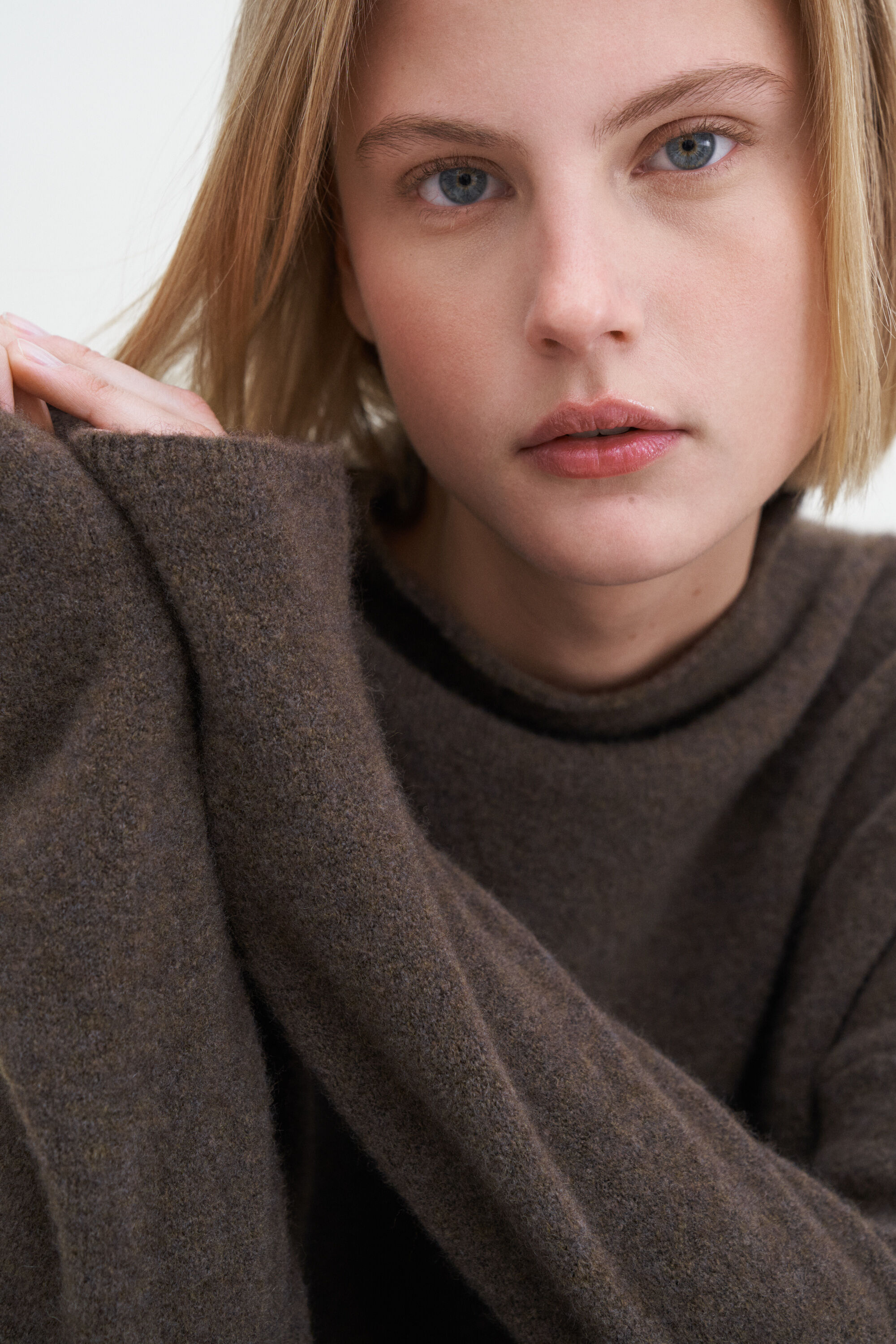 Mika Yak Funnelneck Sweater - Driftwood | Filippa K