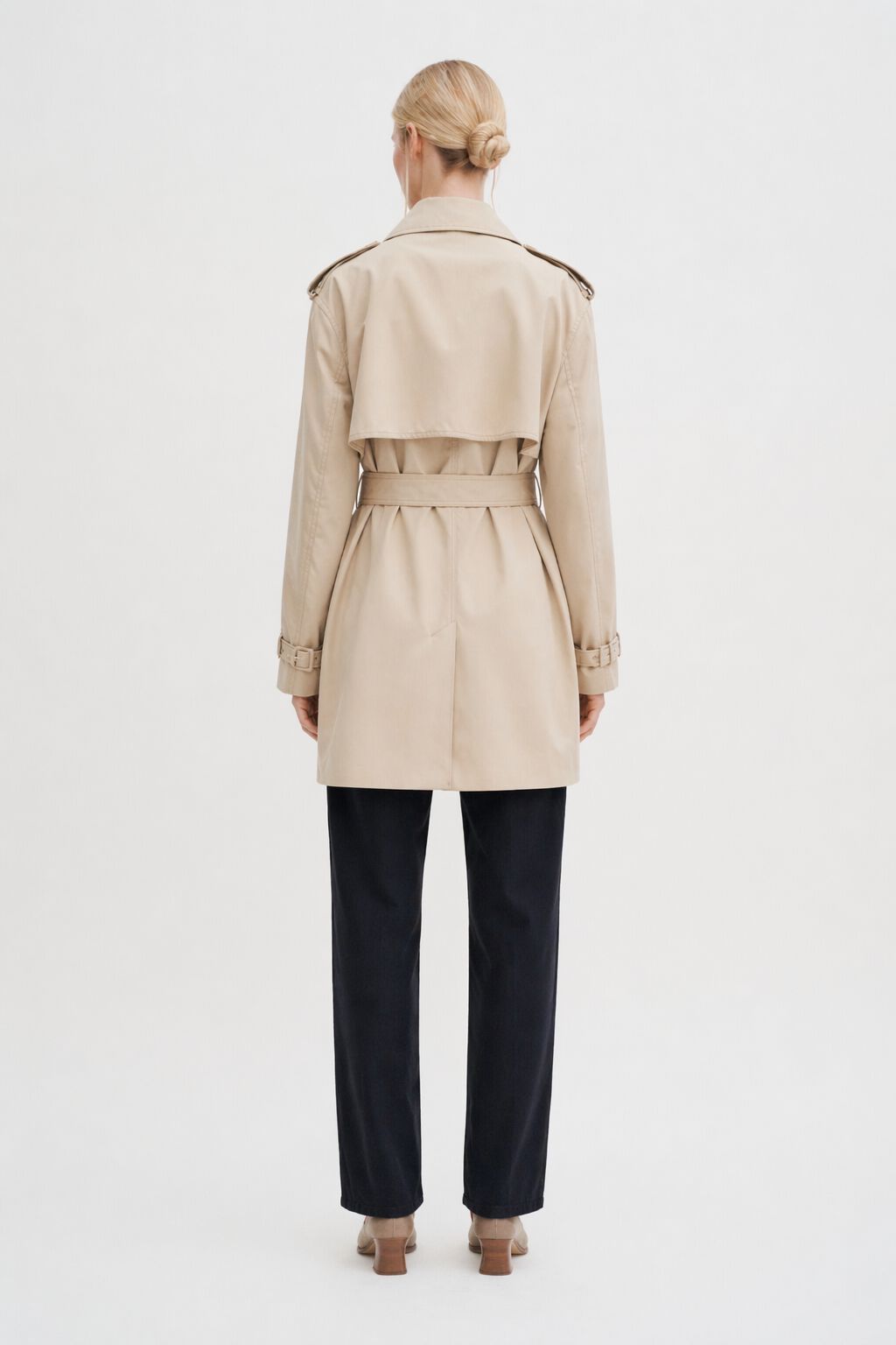 最終価格ジプソフィアShort Trench Coat ベージュ お値下げ中ジプソフィアShort Trench Coat ベージュ 新品未使用 - メルカリ