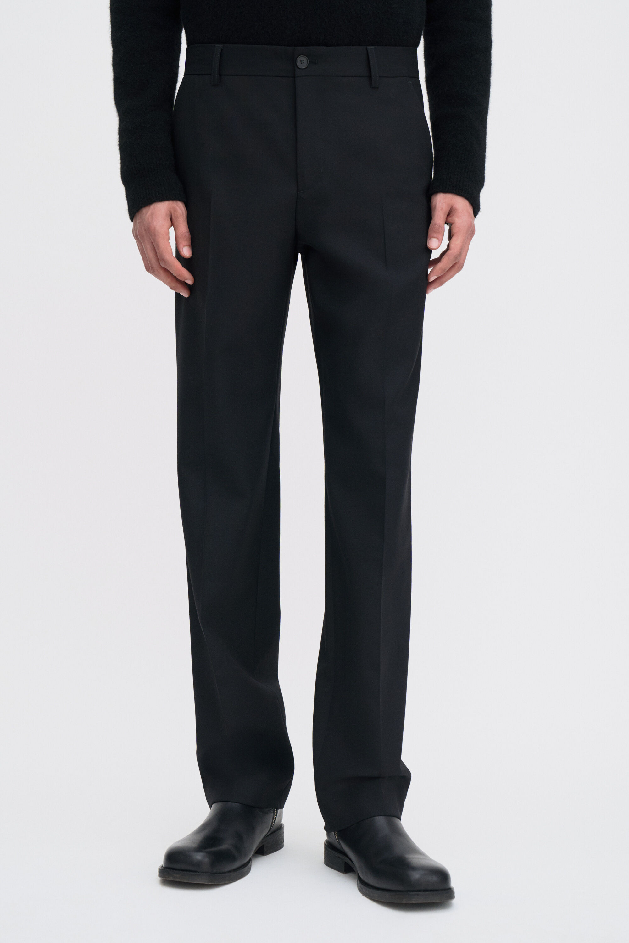 パンツ Filippa K Black Technical Fabric With Medium Rise 26820777_56467842_600.jpg