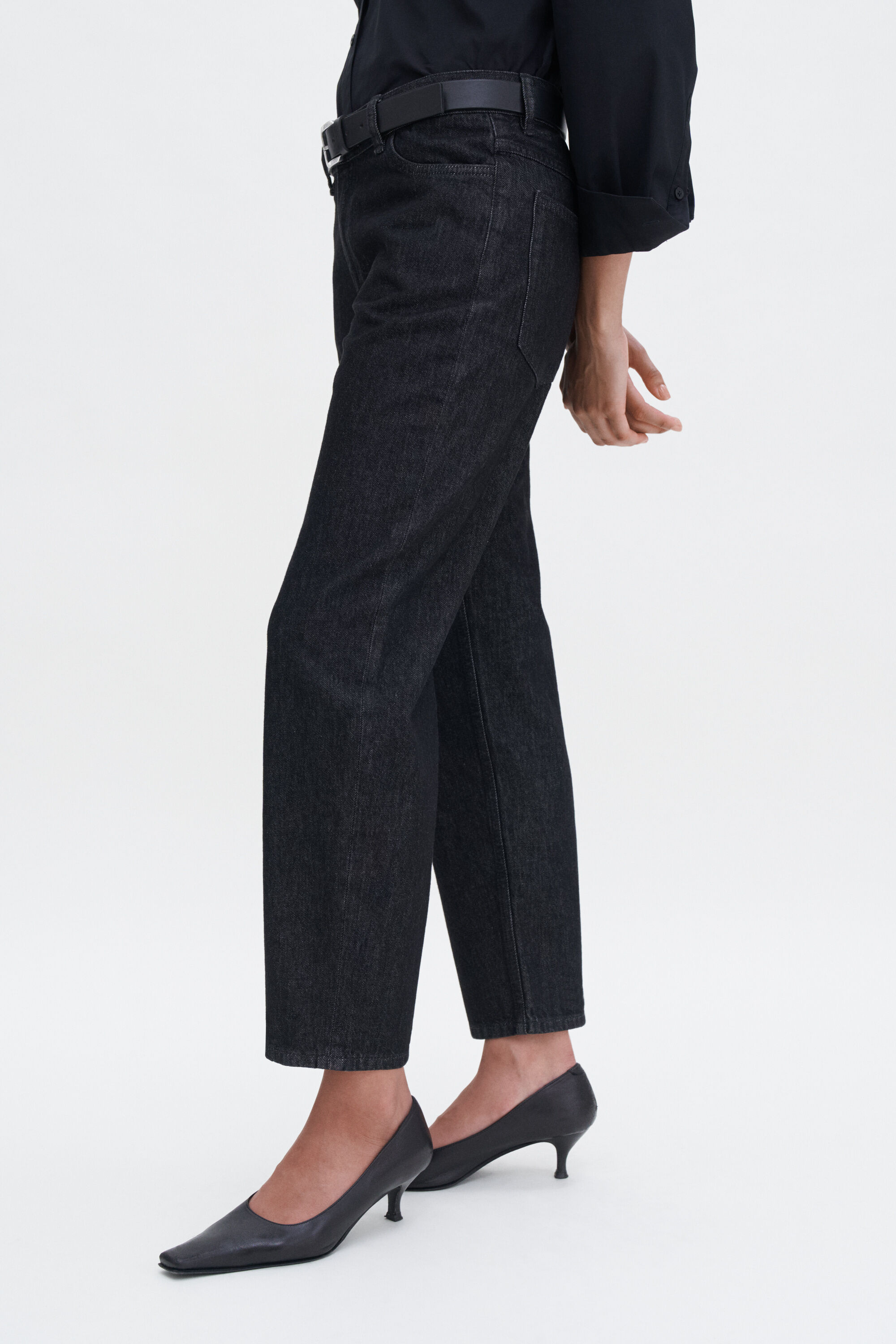 【関税込み】Filippa K ブラック テーパード ジーンズ Tapered Jeans - Black Wash | Filippa K