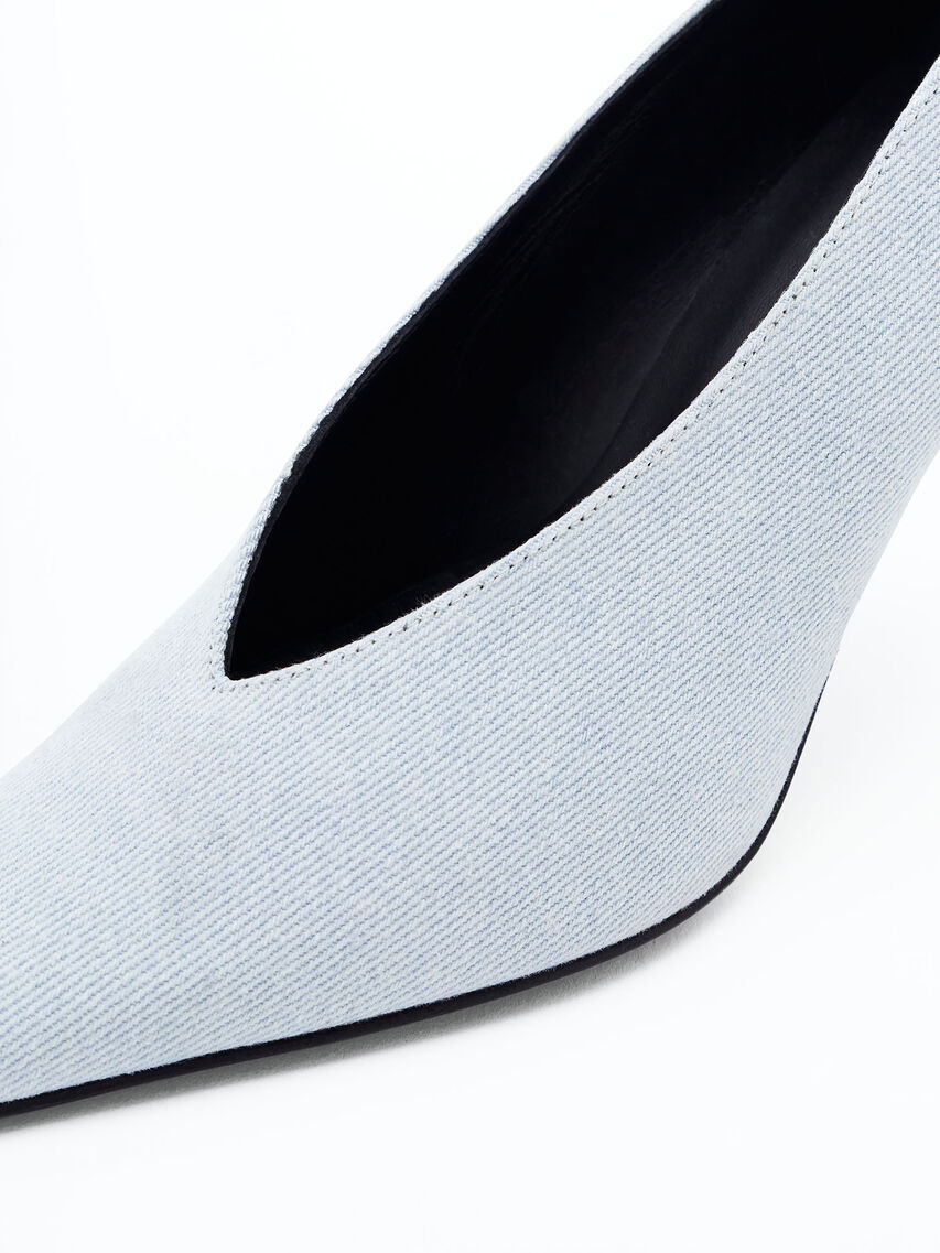 Pointy High Pumps