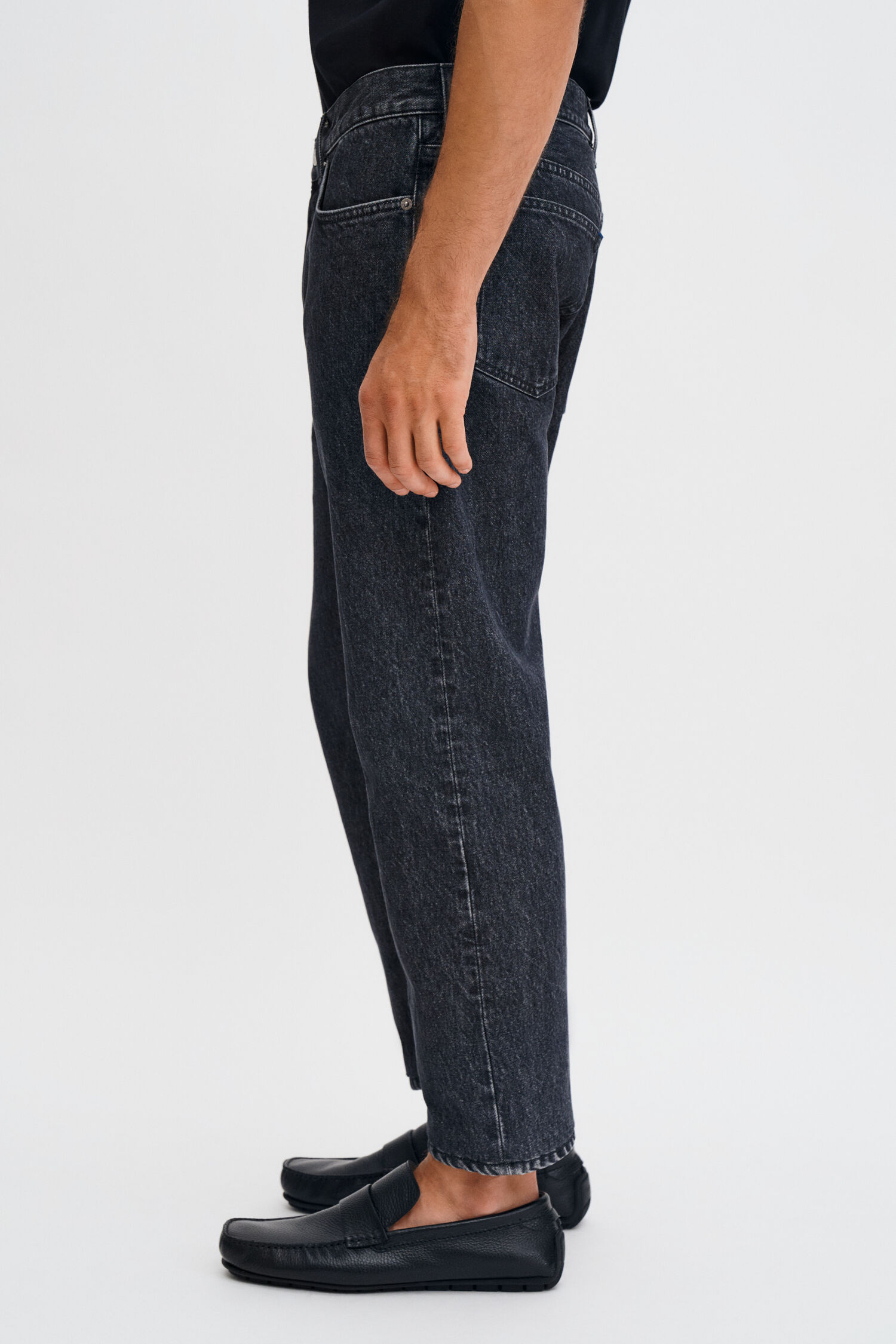 Tapered Cropped Jeans
