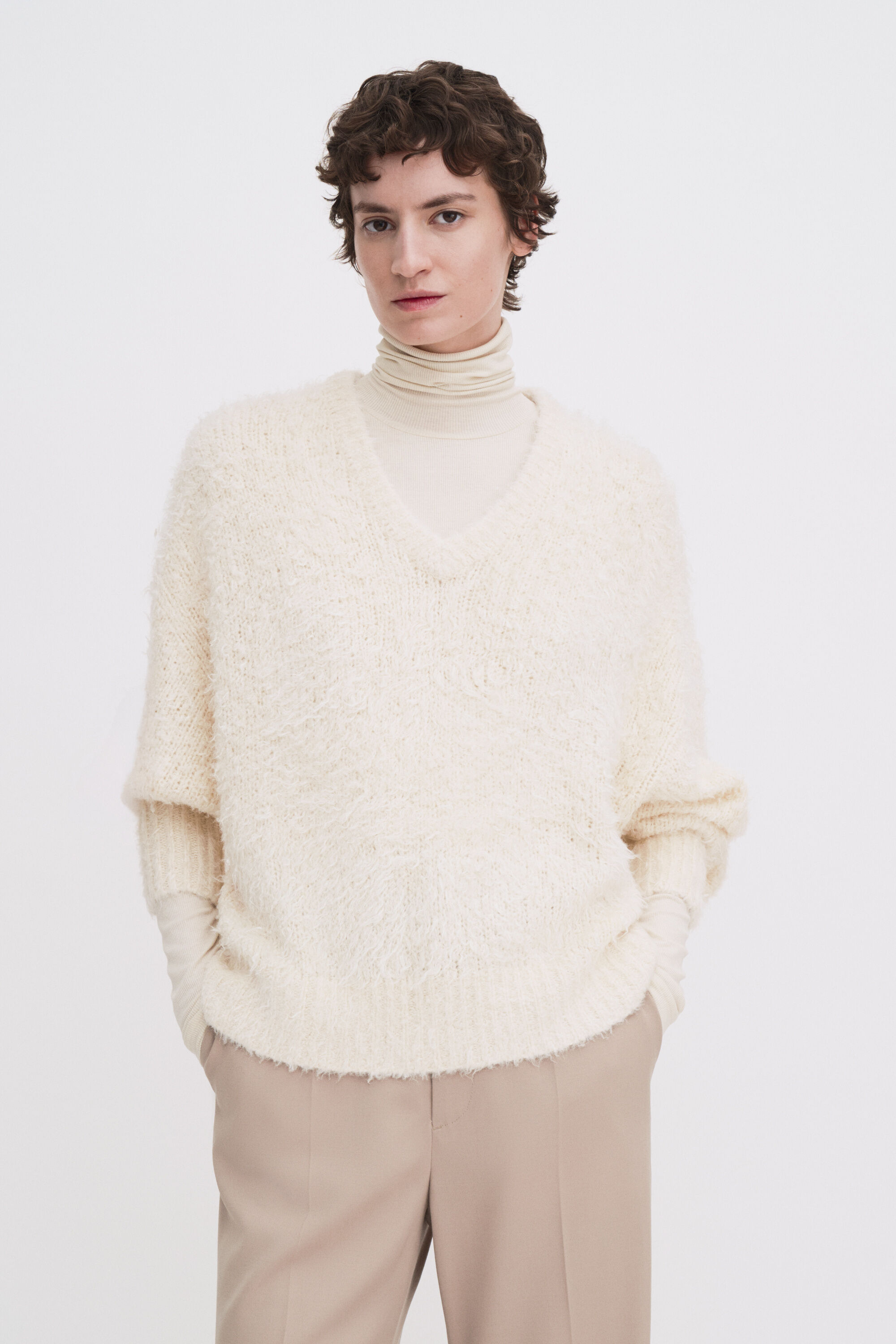 Fluffy Silk V-Neck Sweater - Off-White | FILIPPA K