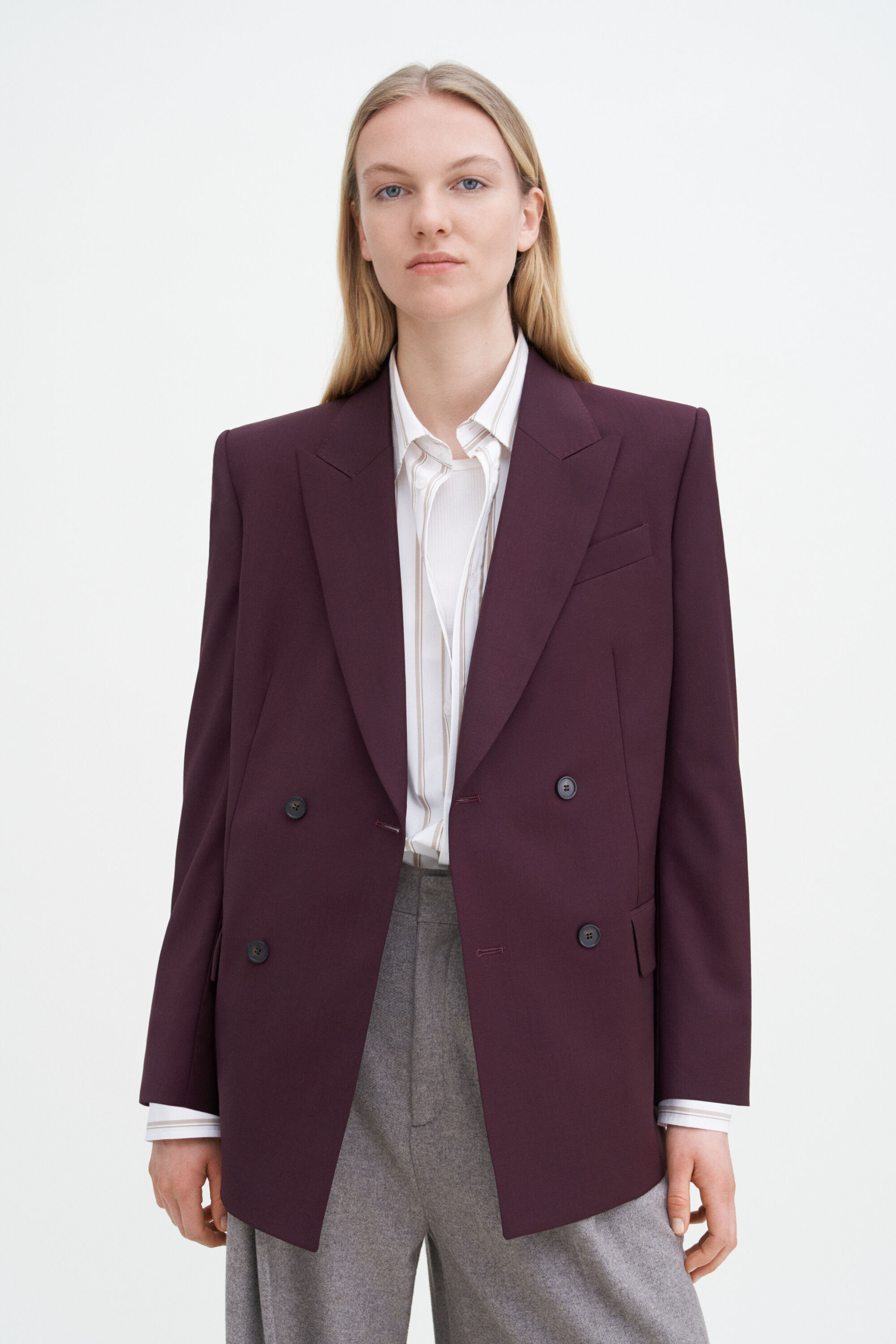 Difference between single breasted blazer and double breasted blazer sales
