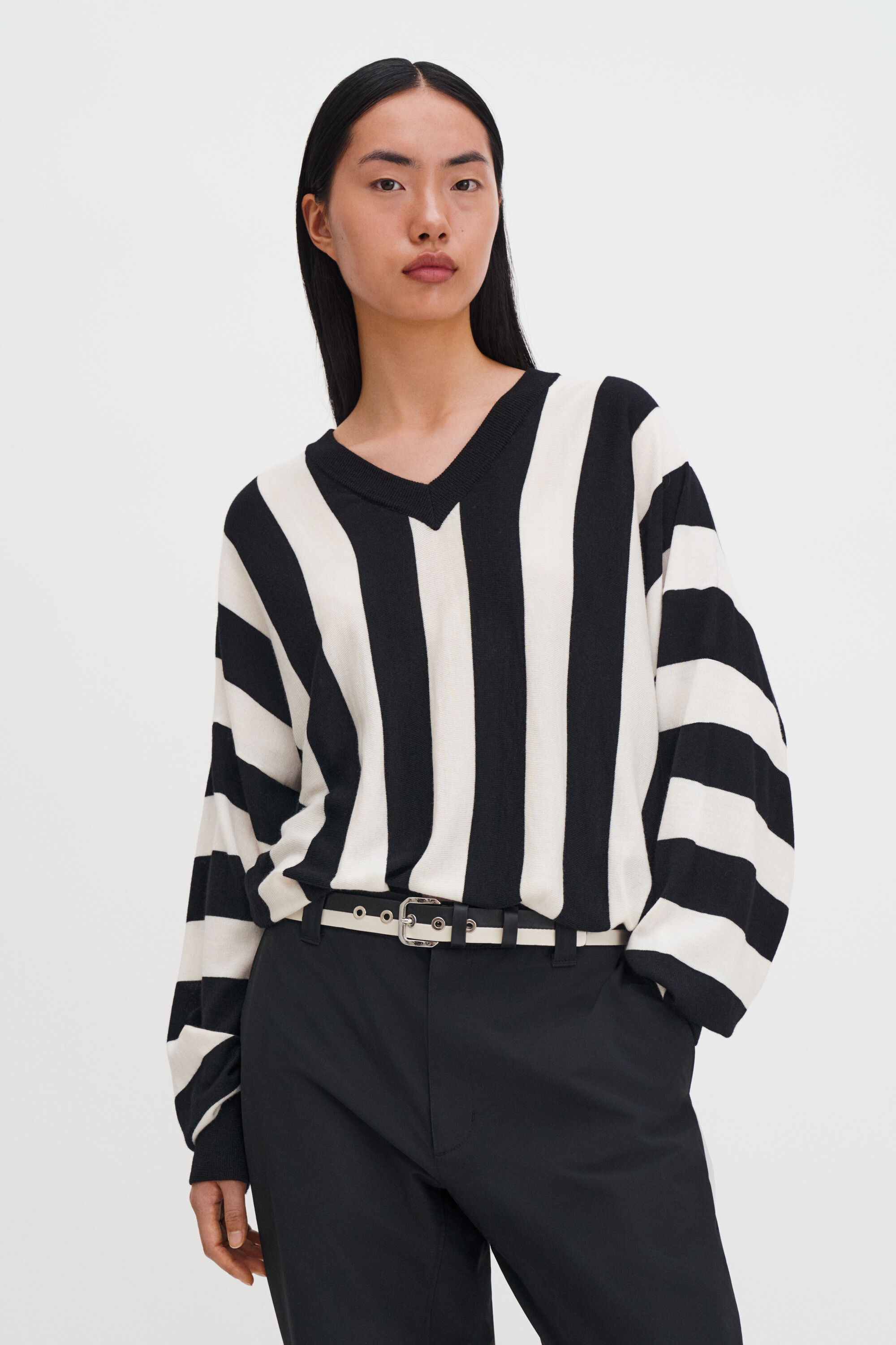 Batwing Sweater - Black/White | FILIPPA K