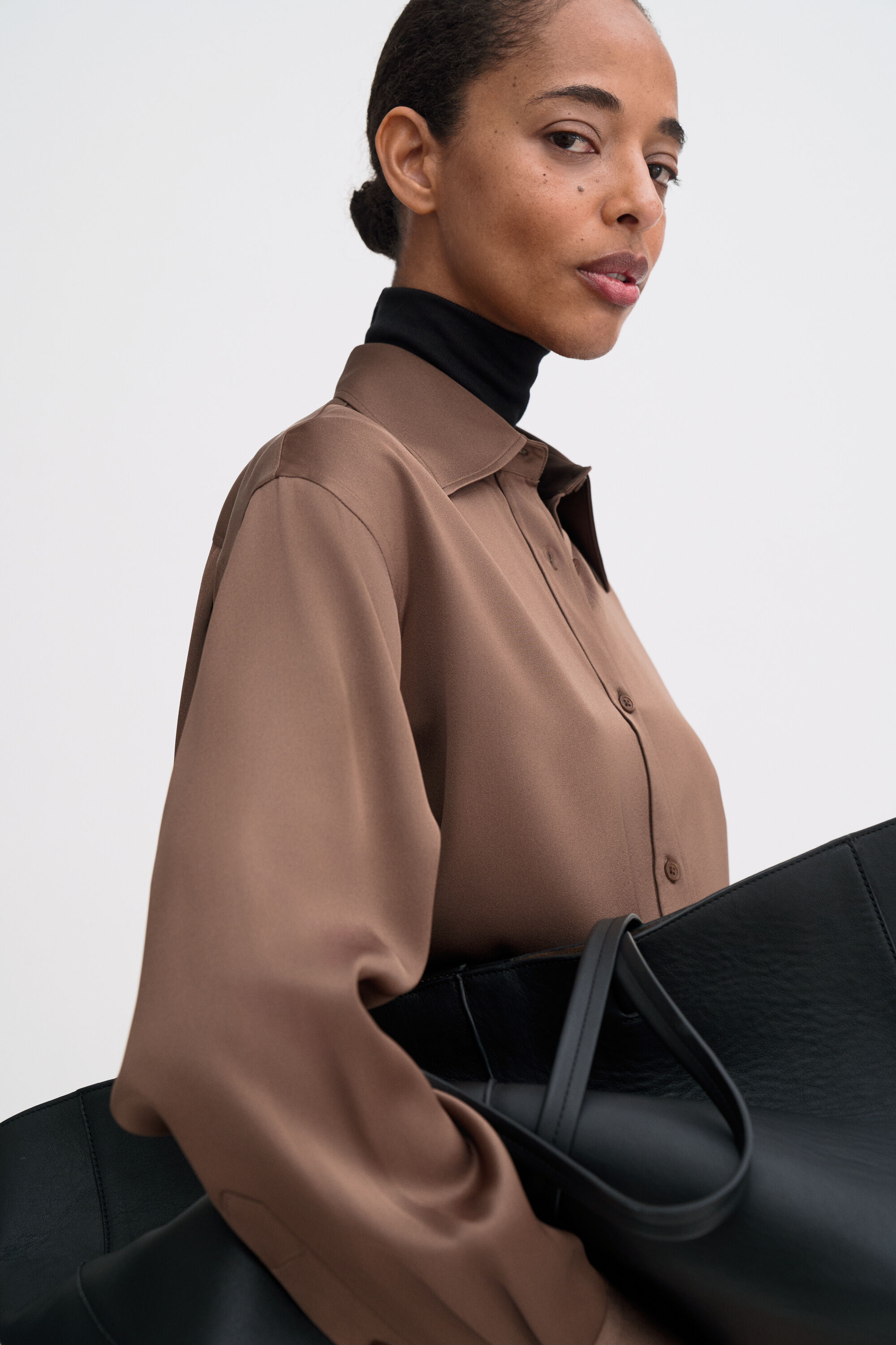 Satin Shirt - Oak Brown | FILIPPA K