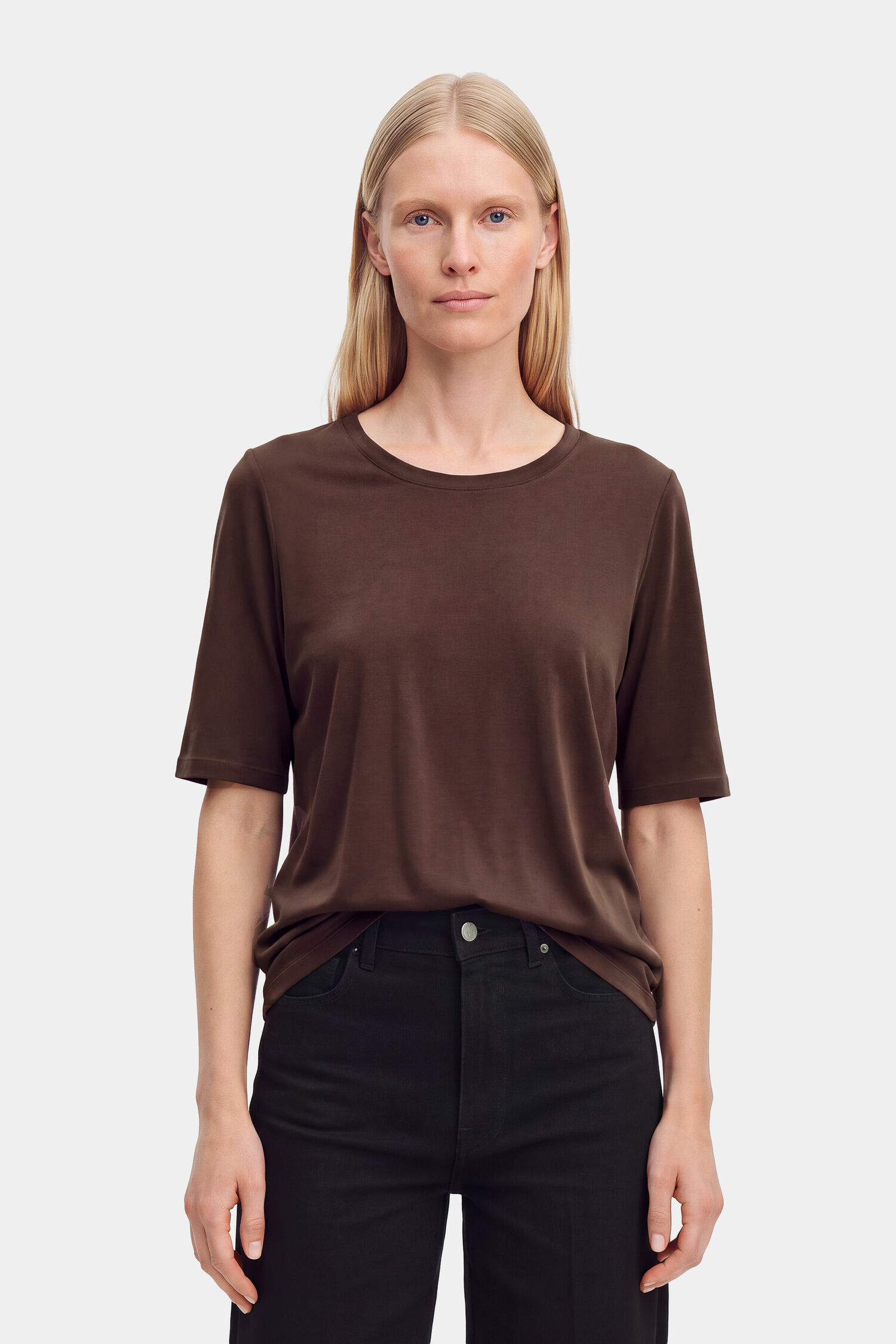 Elena Tee