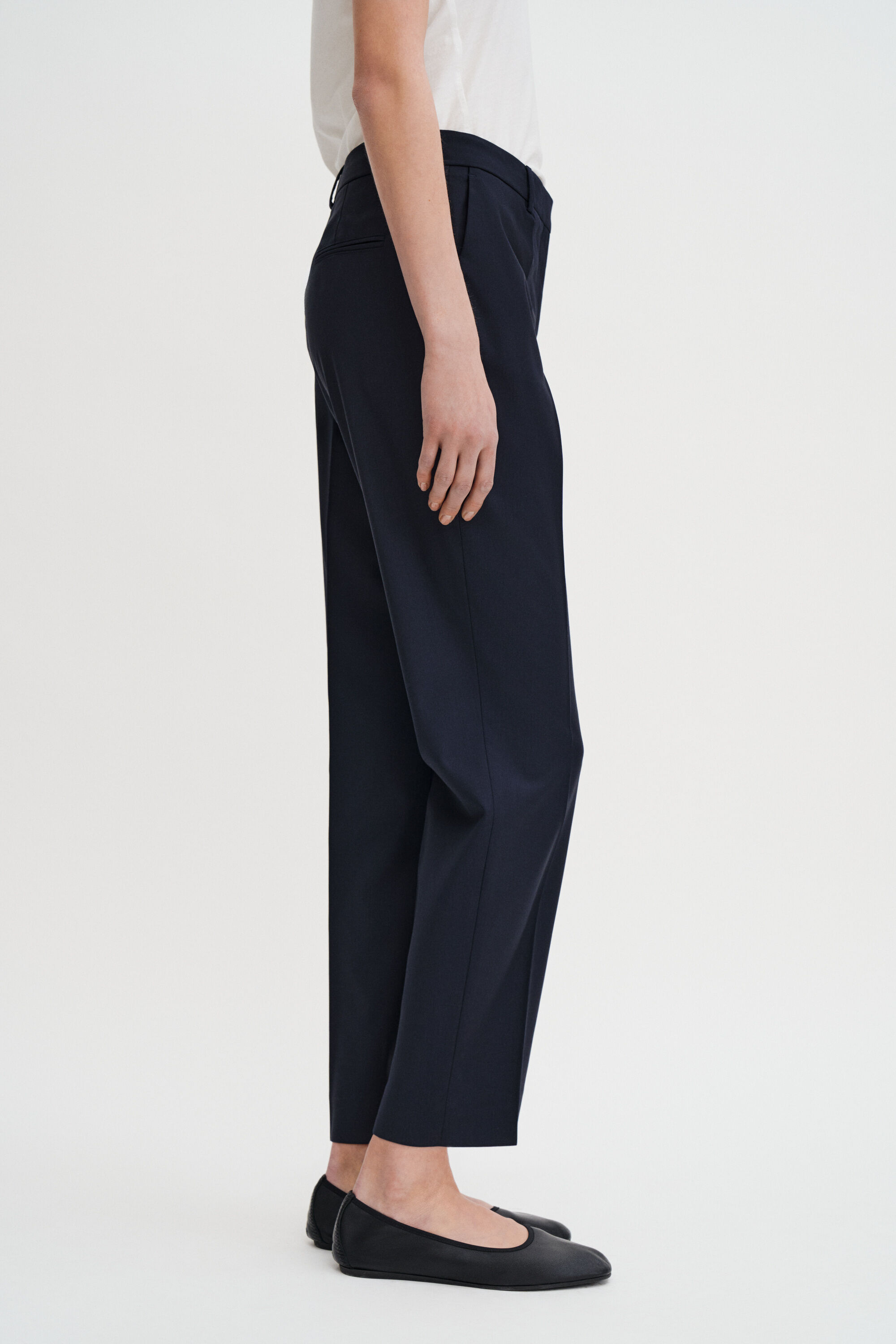 Emma Cropped Cool Wool Trouser - Dark Navy | FILIPPA K