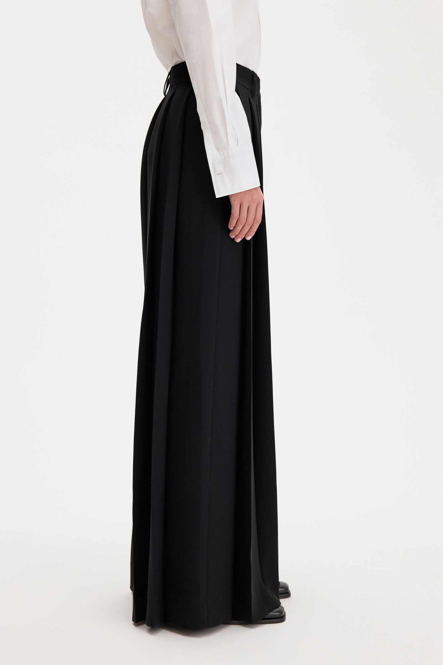 Fully Pleated Trousers