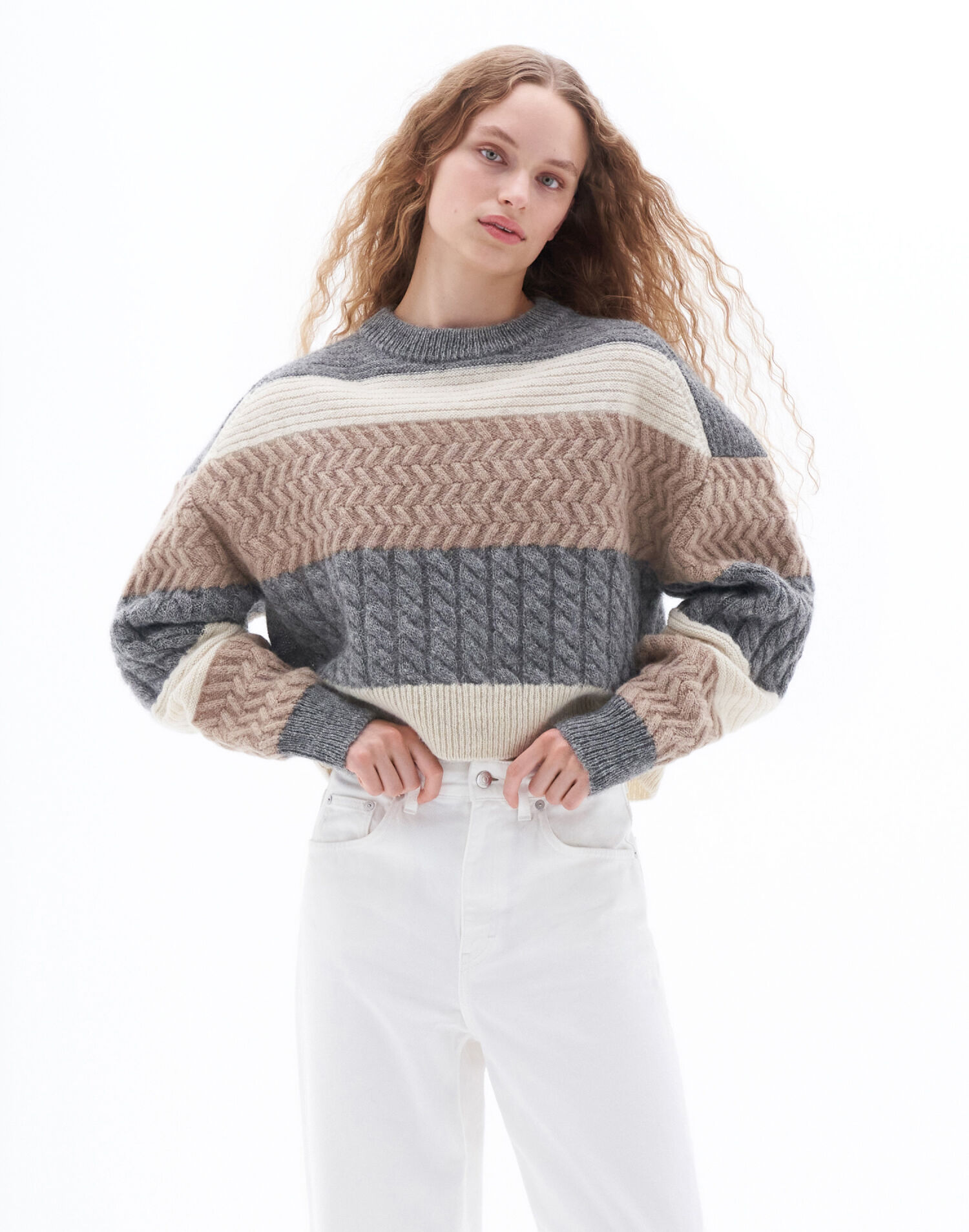 Pullover aus schwedischer Wolle mit geflochtenen Details
