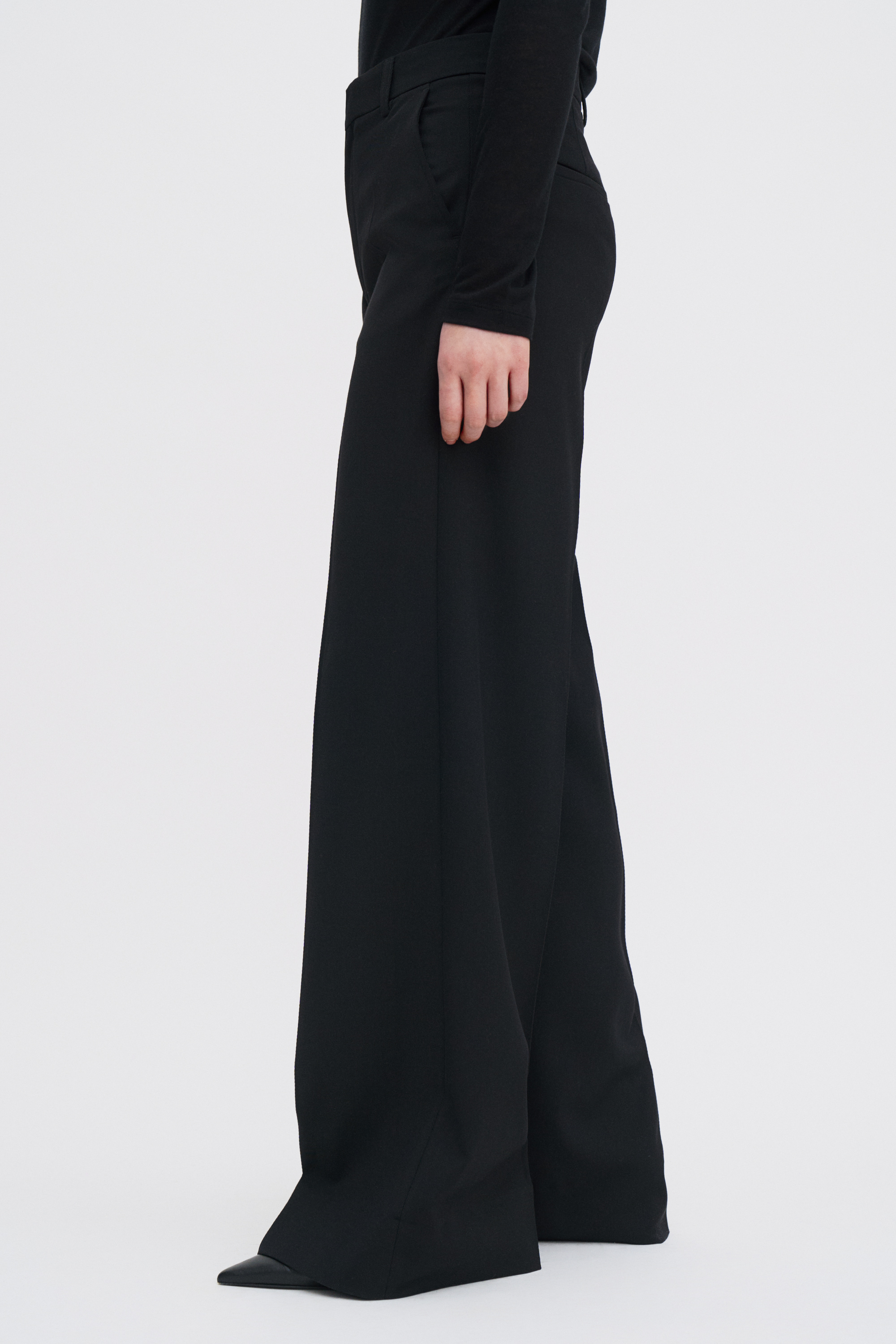 Filippa K Harlow Trousers In Black